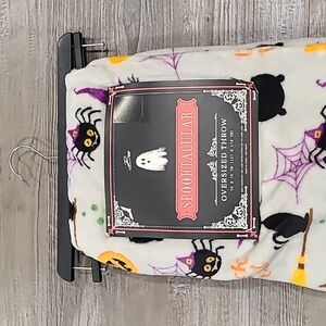 NWT Oversized Spooktacular Halloween Throw 50x70"